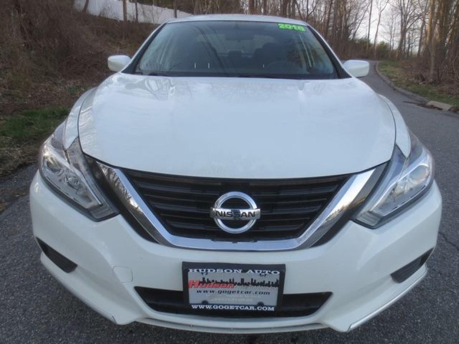 2018 White /Black Nissan Altima 2.5 (1N4AL3AP6JC) with an 2.5L L4 DOHC 16V engine, CVT transmission, located at 270 US Route 6, Mahopac, NY, 10541, (845) 621-0895, 41.349022, -73.755280 - Photo #2